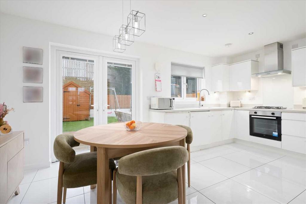 Kitchen / Dining