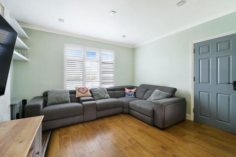 3 bedroom end of terrace house for sale, Preston Lane, Tadworth KT20