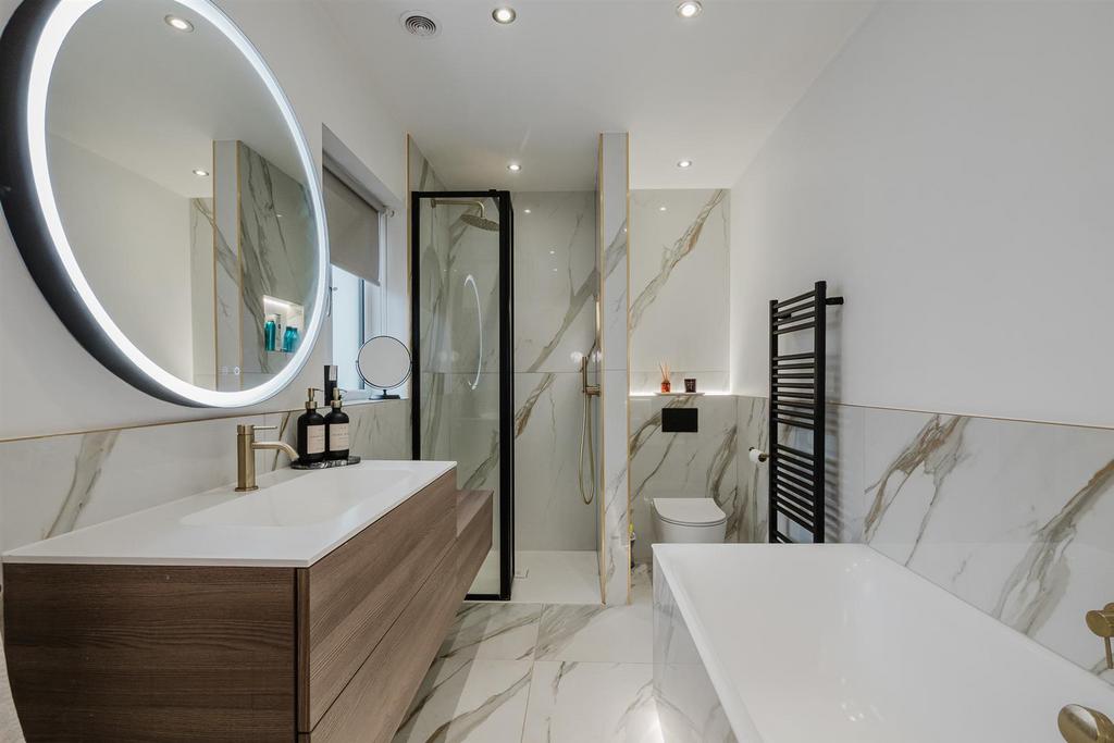 Bed 1 En Suite