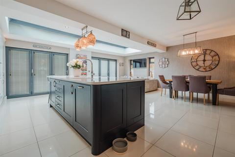 4 bedroom detached house for sale, Birchlea, Altrincham