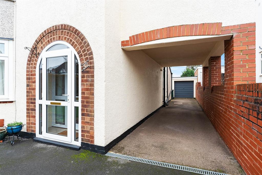 Approach/ Driveway /Carport