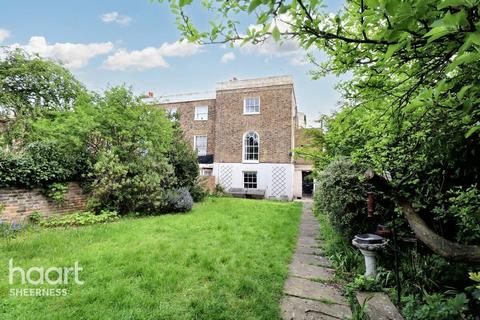 6 bedroom end of terrace house for sale, High Street, Sheerness