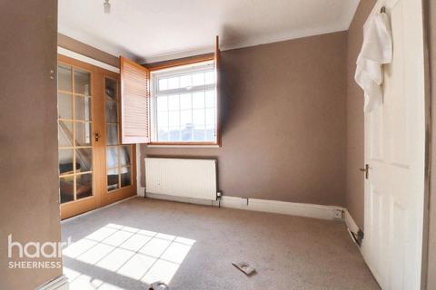 6 bedroom end of terrace house for sale, High Street, Sheerness
