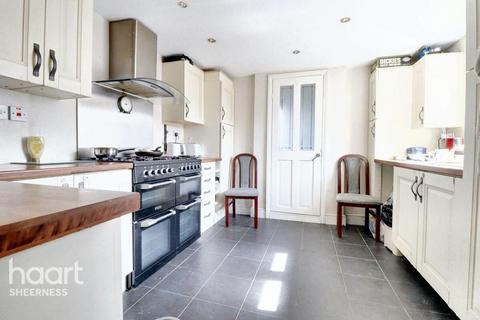 6 bedroom end of terrace house for sale, High Street, Sheerness