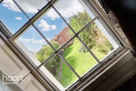 6 bedroom end of terrace house for sale, High Street, Sheerness