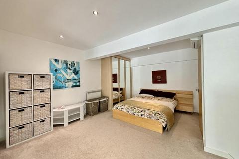 2 bedroom apartment for sale, The Quays, Salford Quays, Salford, M50