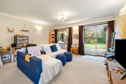 2 bedroom detached house for sale, Simons Close, Ottershaw, KT16