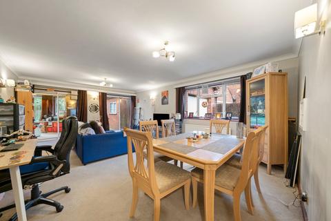 2 bedroom detached house for sale, Simons Close, Ottershaw, KT16