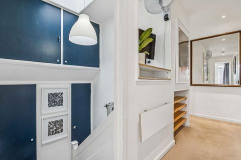 2 bedroom flat for sale, Dyne Road, London NW6