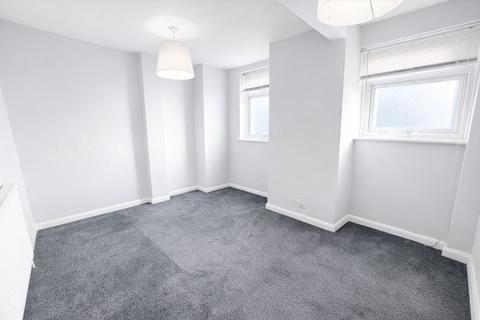 2 bedroom flat to rent, Leigh-on-Sea SS9