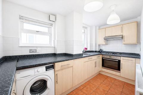 2 bedroom flat to rent, Leigh-on-Sea SS9