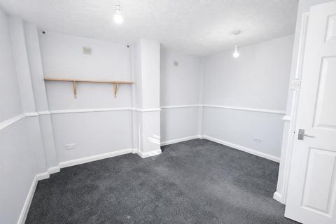 2 bedroom flat to rent, Leigh-on-Sea SS9