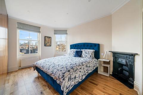 3 bedroom flat to rent, Albany Mansions, London SW11