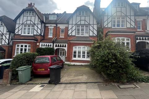 2 bedroom flat for sale, Onslow Gardens, London N10