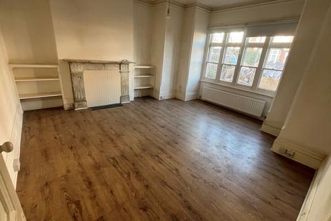 2 bedroom flat for sale, Onslow Gardens, London N10