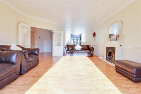 undefined, London Road, Benfleet SS7