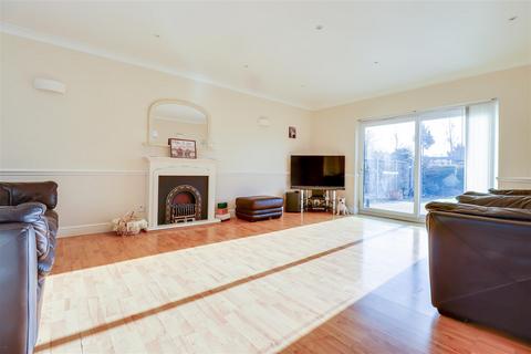 undefined, London Road, Benfleet SS7