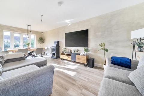 5 bedroom detached house to rent, Shaw,  Newbury,  RG14