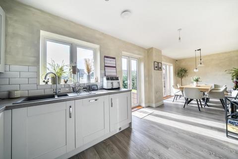 5 bedroom detached house to rent, Shaw,  Newbury,  RG14