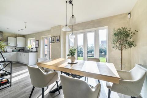 5 bedroom detached house to rent, Shaw,  Newbury,  RG14