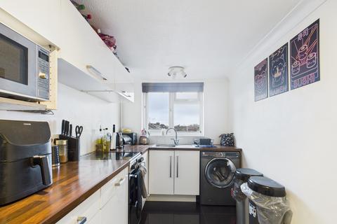 2 bedroom flat to rent, 93-95 Stamshaw Road, Portsmouth PO2