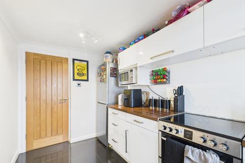2 bedroom flat to rent, 93-95 Stamshaw Road, Portsmouth PO2