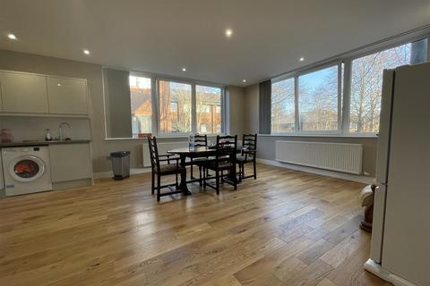 2 bedroom apartment to rent, Pioneer House, Fleet GU51