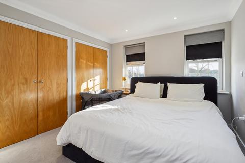 undefined, High Street, Esher, Surrey KT10