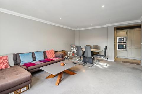 2 bedroom flat to rent, High Street, Esher, Surrey KT10