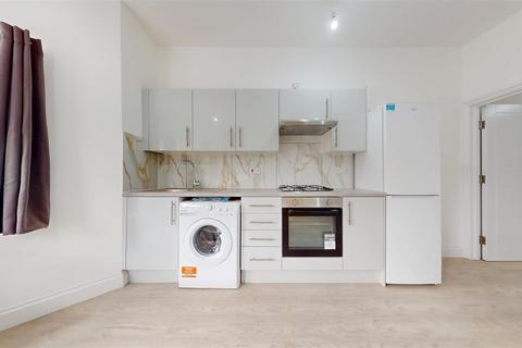 2 bedroom flat to rent, St Paul's Avenue, Willesden Green NW2