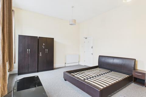 undefined, Room 4, Harley Street, Hull, HU2