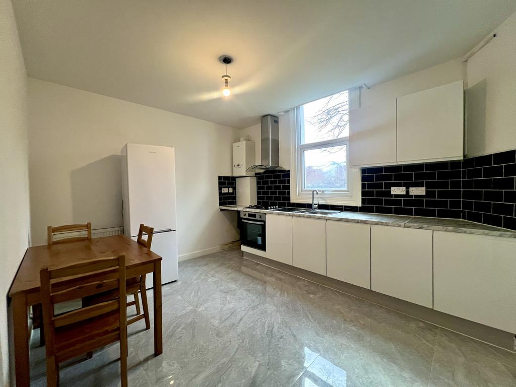 2 Bed Flat available to let immediately in Vauxha