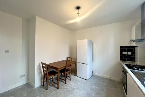 2 bedroom flat to rent, South Lambeth Road, SW8