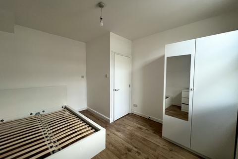 2 bedroom flat to rent, South Lambeth Road, SW8