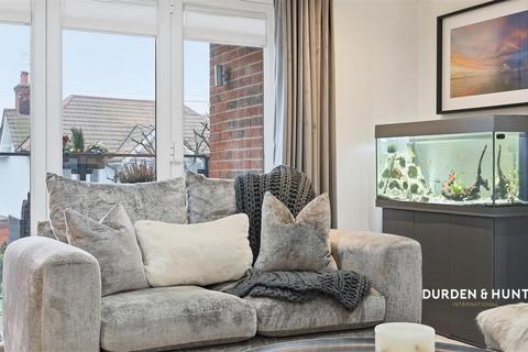 2 bedroom apartment for sale, Chigwell Heights, Manor Road, Chigwell, IG7
