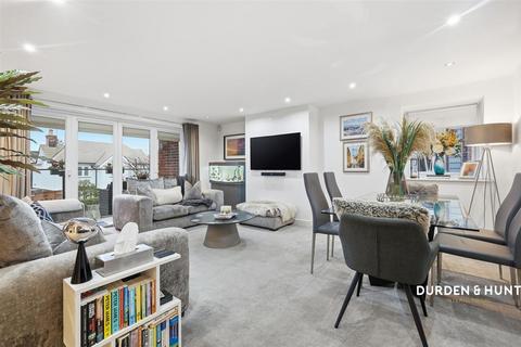 2 bedroom apartment for sale, Manor Road, Chigwell, IG7