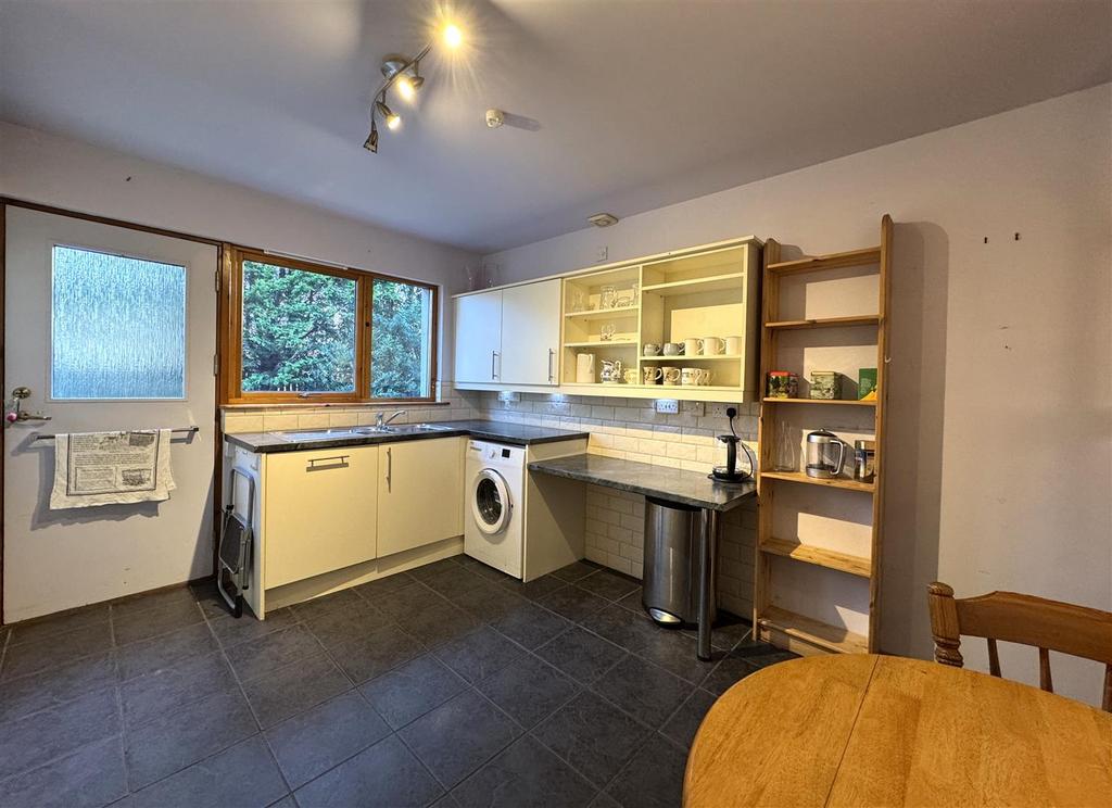 Kitchen 3.jpg