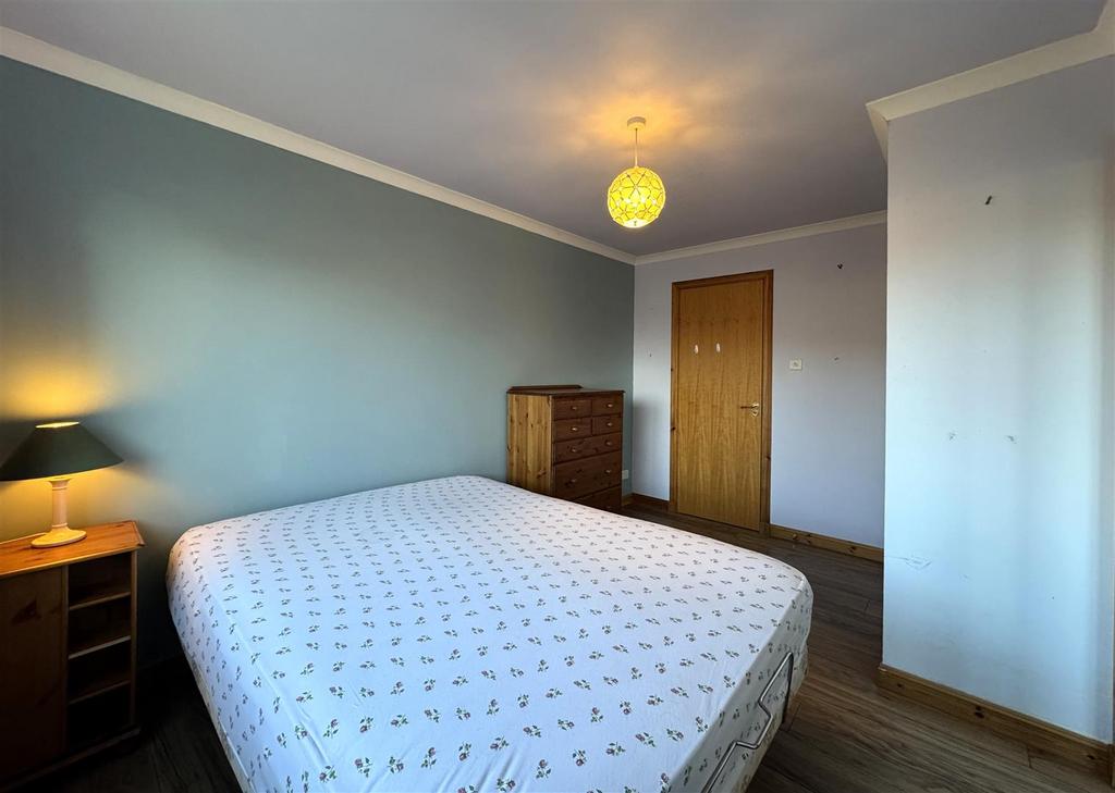 Bedroom 1.jpg
