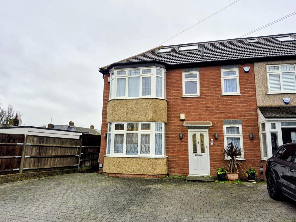 Beautiful 3 bedroom ground floor flat
