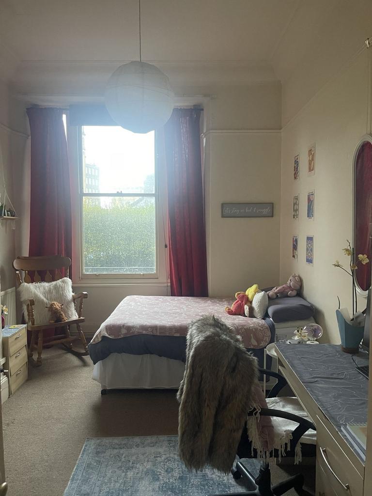 Bright, cosy bedroom with a comfortable double ...