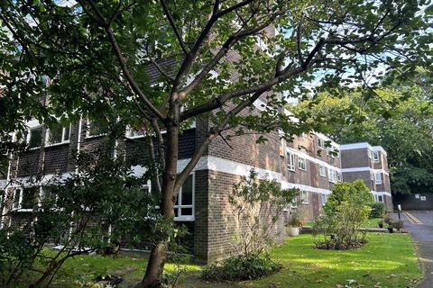 2 bedroom flat to rent, Branksome Wood Road, Bournemouth,