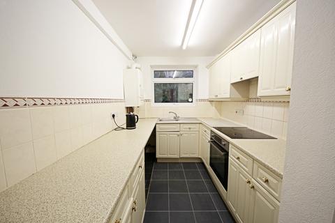 2 bedroom flat to rent, Branksome Wood Road, Bournemouth,