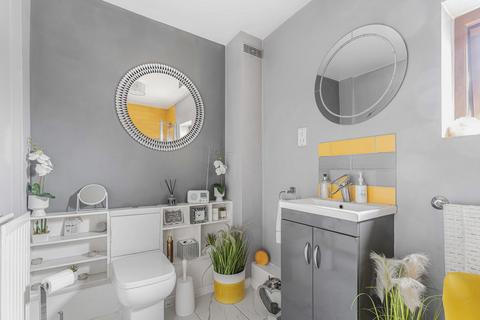 2 bedroom flat for sale, Egret Court, Teal Close, Enfield