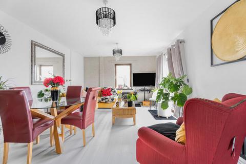2 bedroom flat for sale, Egret Court, Teal Close, Enfield