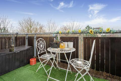 2 bedroom flat for sale, Egret Court, Teal Close, Enfield