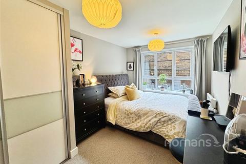 2 bedroom apartment for sale, Wallis Square, Farnborough, Hampshire