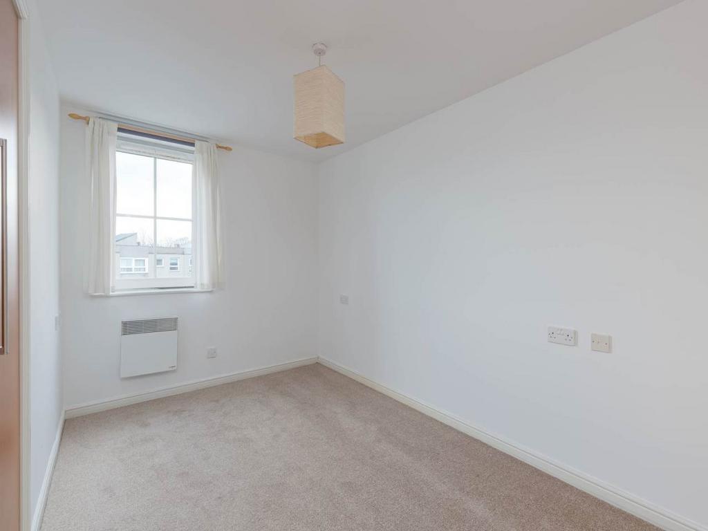77226 Giles Street-4