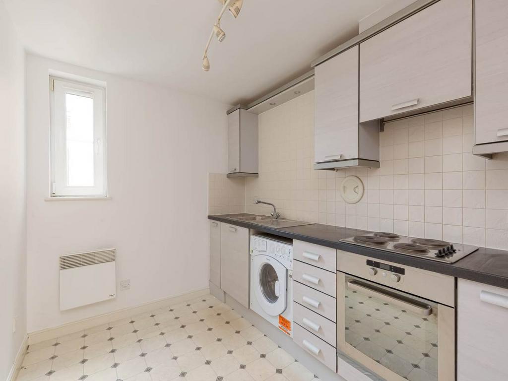 77226 Giles Street-9