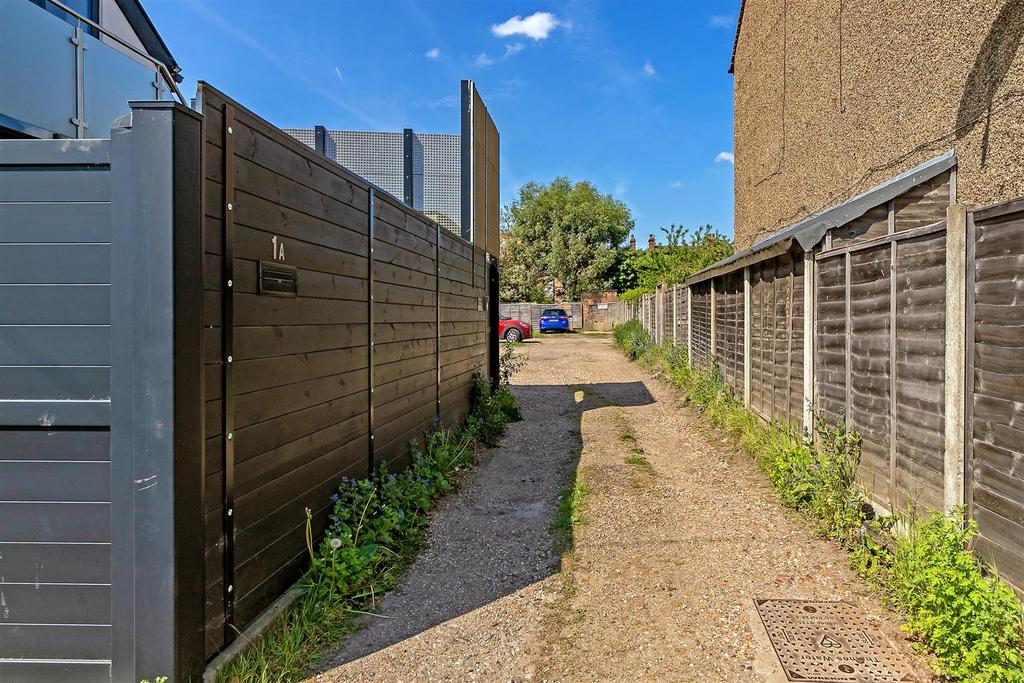 129a Hatfield Road-21.jpg