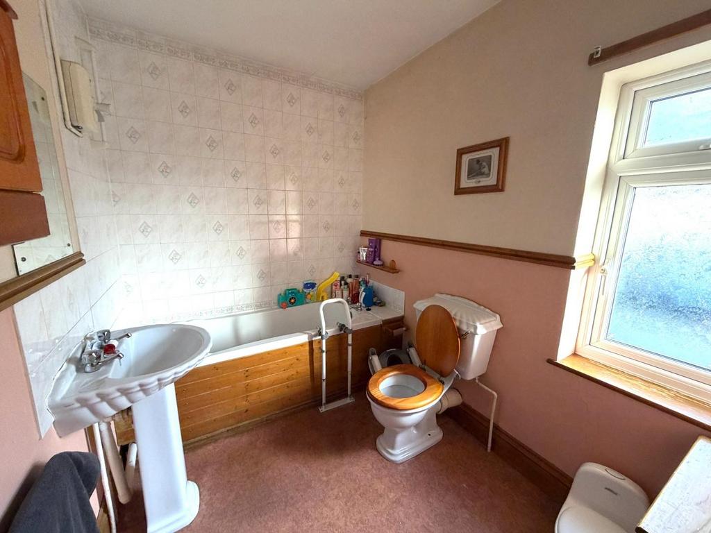 Bathroom.JPG